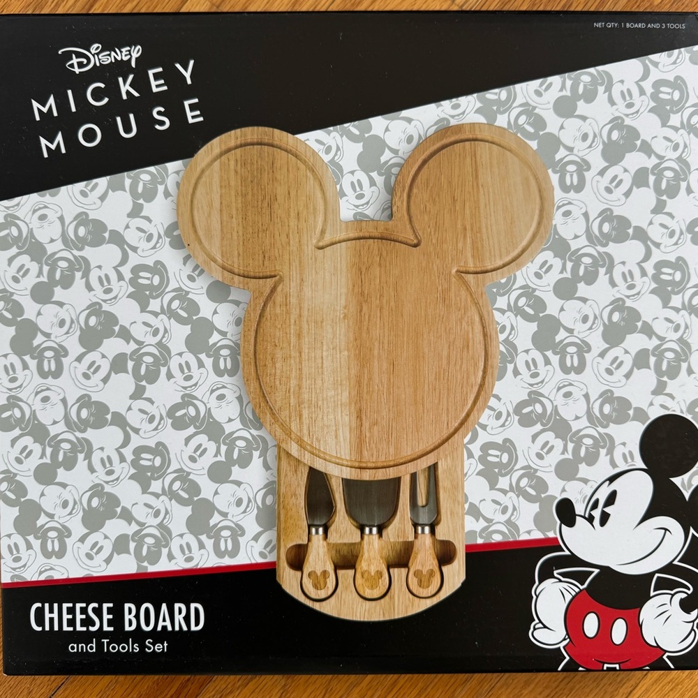 Disney Mickey Mouse Wooden Cheese Board Set